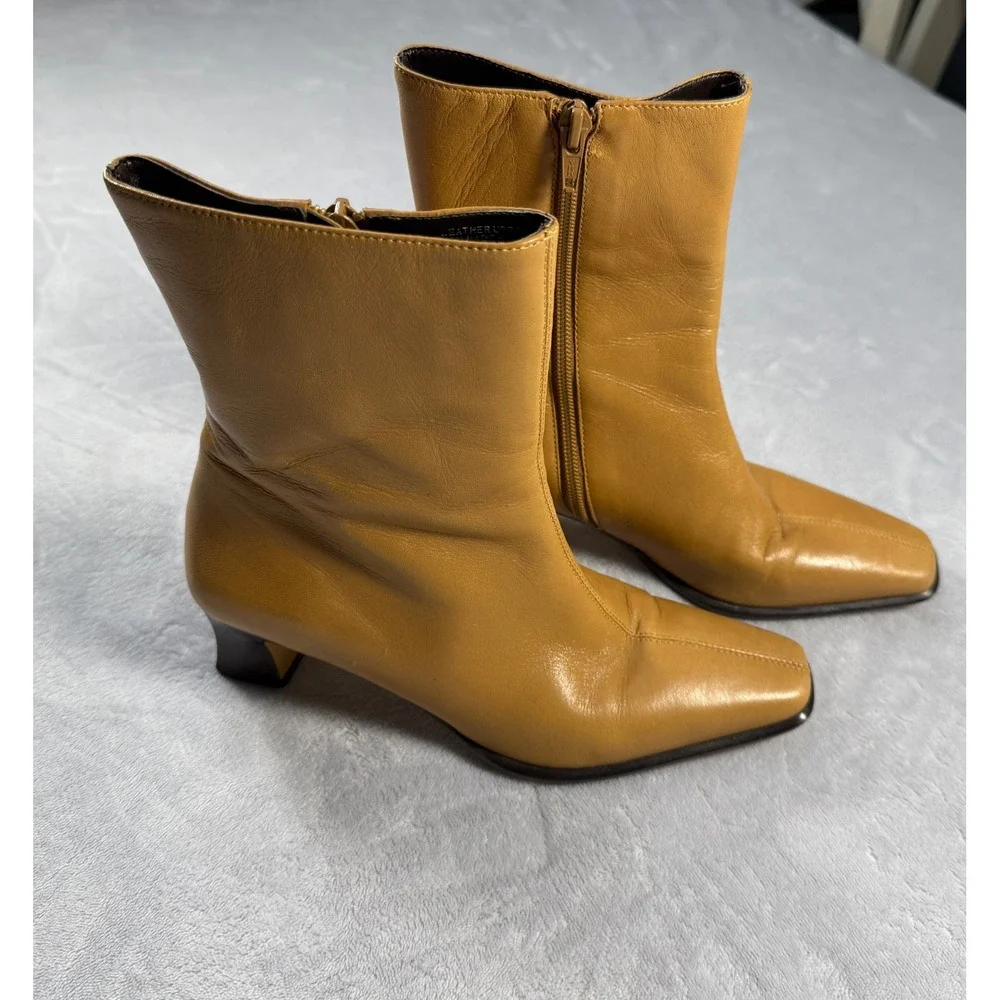Etienne Aigner Ankle Boots Tan Leather Siz 6M Zip Up Heel